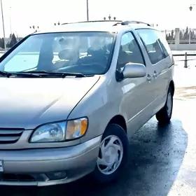 Toyota Sienna 2002