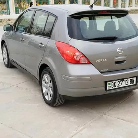 Nissan Versa 2012