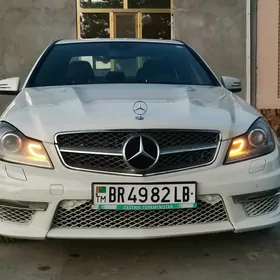 Mercedes-Benz C300 2011