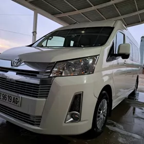 Toyota Hiace 2021