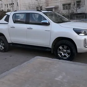 Toyota Hilux 2023