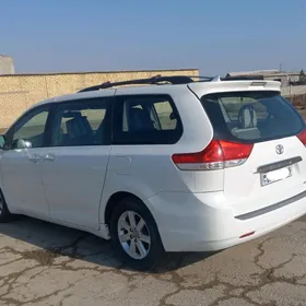 Toyota Sienna 2010