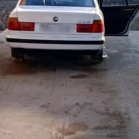 BMW E34 1990