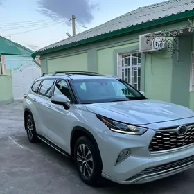 Toyota Highlander 2021