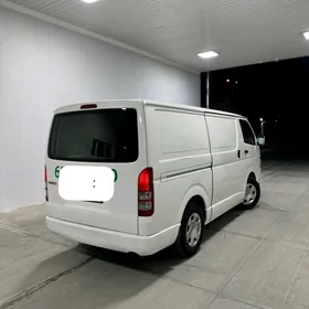 Toyota Hiace 2011