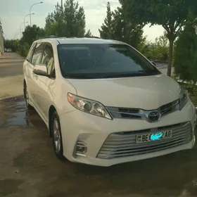 Toyota Sienna 2018