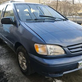 Toyota Sienna 2002