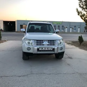 Mitsubishi Pajero 2010