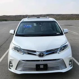 Toyota Sienna 2019