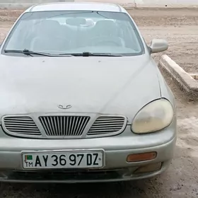 Daewoo Leganza 1998