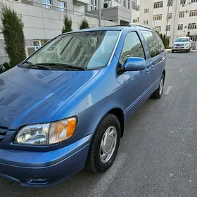 Toyota Sienna 2002