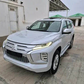 Mitsubishi Pajero 2020