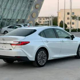 Toyota Camry 2025