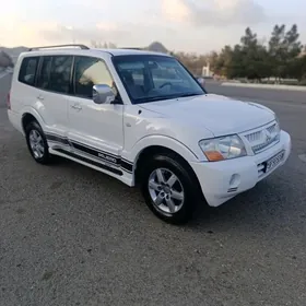 Mitsubishi Pajero 2004