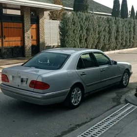 Mercedes-Benz E320 1999