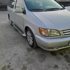 Toyota Sienna 2001