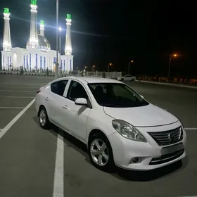 Nissan Versa 2012