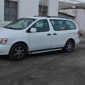 Toyota Sienna 2002