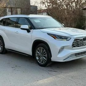 Toyota Highlander 2021