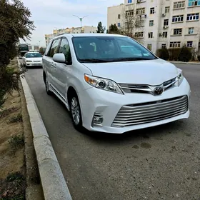 Toyota Sienna 2019