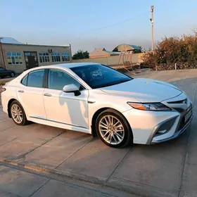 Toyota Camry 2021