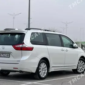 Toyota Sienna 2019