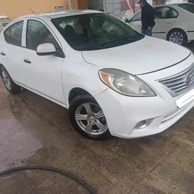 Nissan Versa 2013