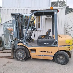 Kara Forklift 2011