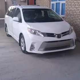 Toyota Sienna 2018