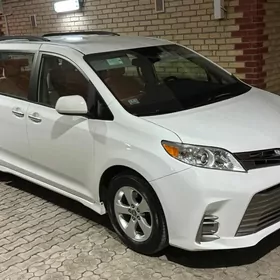 Toyota Sienna 2020