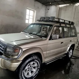 Mitsubishi Pajero 1991