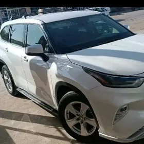 Toyota Highlander 2021