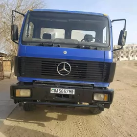 Mercedes-Benz ACTROS 3331 1990