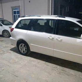 Toyota Sienna 2004