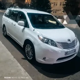 Toyota Sienna 2013