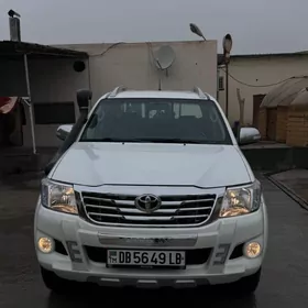 Toyota Hilux 2013