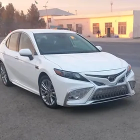 Toyota Camry 2021