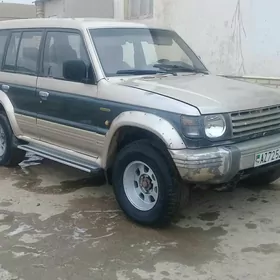 Mitsubishi Pajero 1991