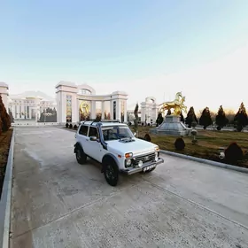 Lada Niva 2012