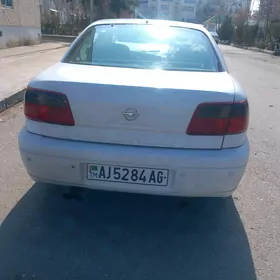 Opel Omega 2002