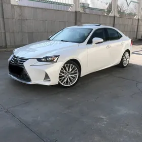 Lexus IS 2019