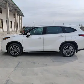 Toyota Highlander 2021