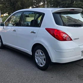 Nissan Versa 2011