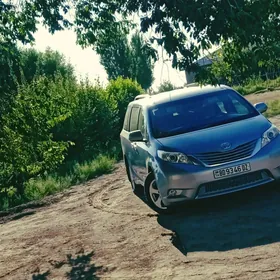 Toyota Sienna 2016