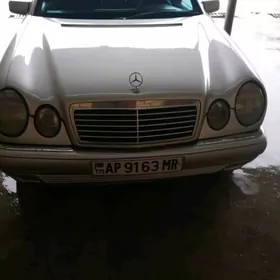 Mercedes-Benz E320 1996