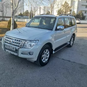 Mitsubishi Pajero 2015