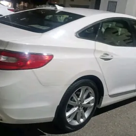 Hyundai Azera 2012