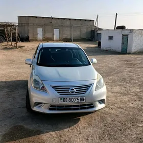 Nissan Versa 2012