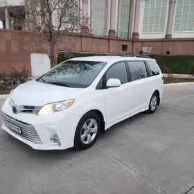 Toyota Sienna 2020