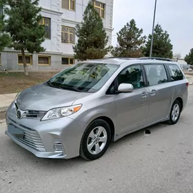 Toyota Sienna 2018